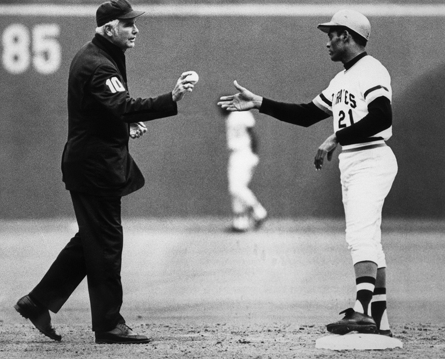 OnThisDay in 1972, Pittsburgh Pirates legend Roberto Clemente hit